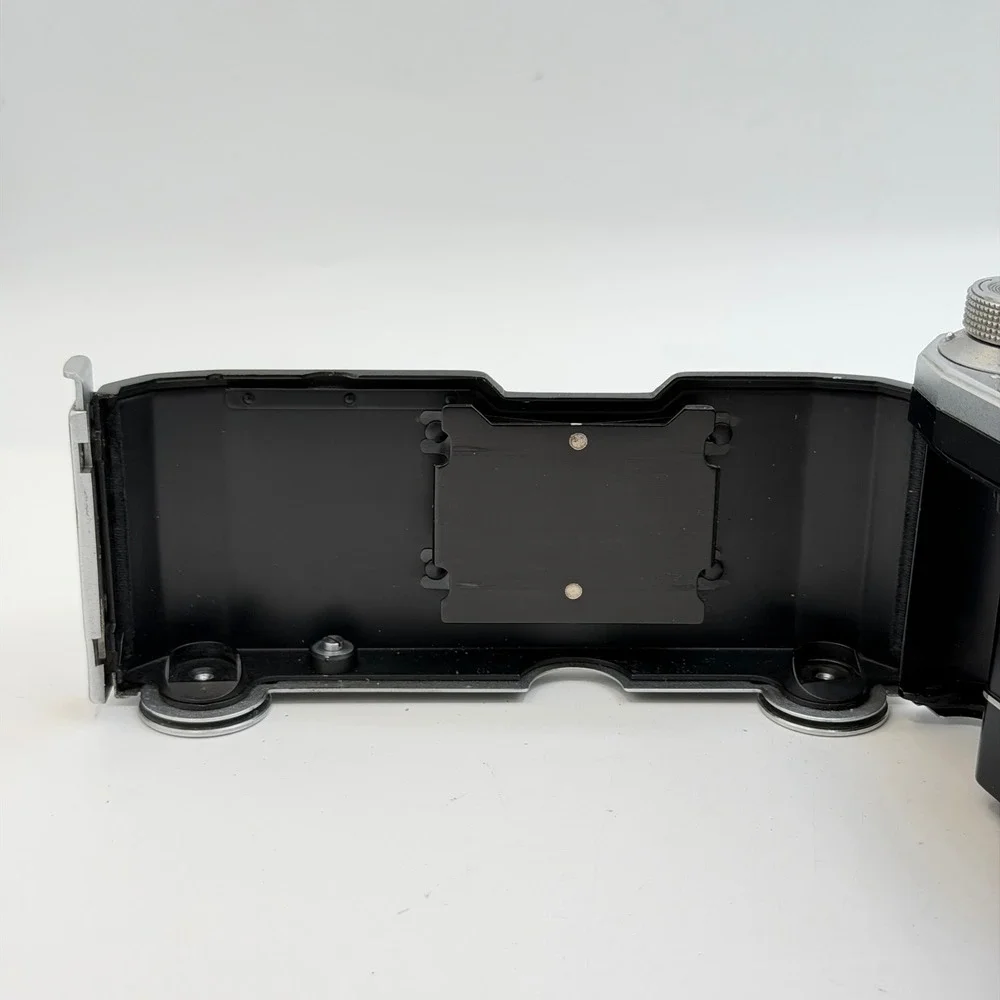 Zeiss Ikon Contax D 35mm SLR Film Camera Body M42 Mount Vintage Germany 34000